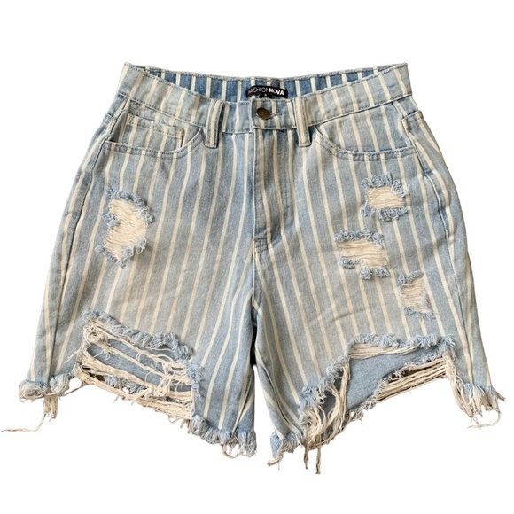 Fashion Nova Pants - Fashion Nova distressed light wash striped denim shorts size 3